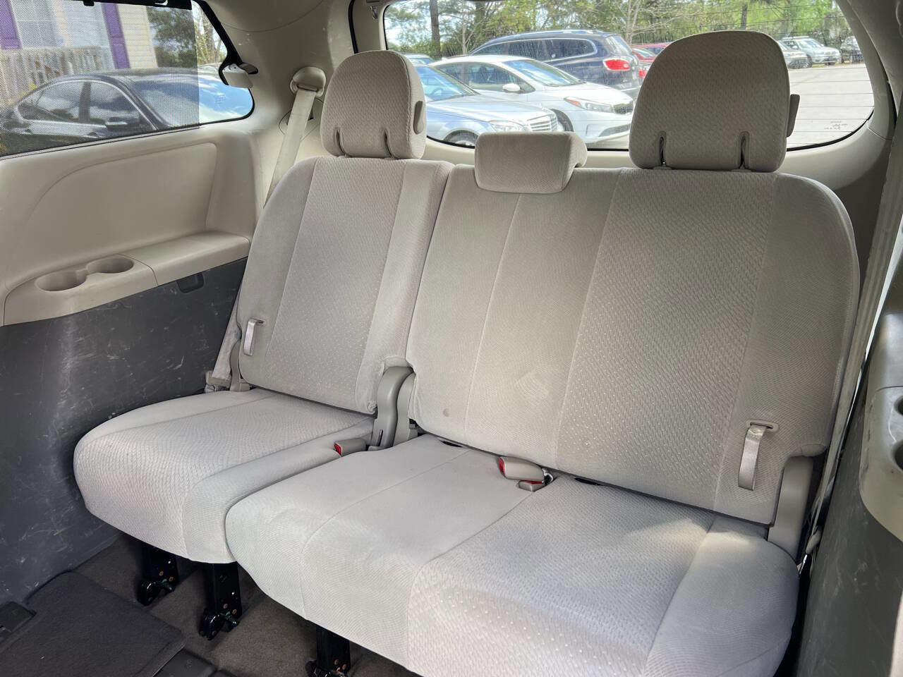 Used 2013 Toyota Sienna LE w/ Towing Pkg image 14