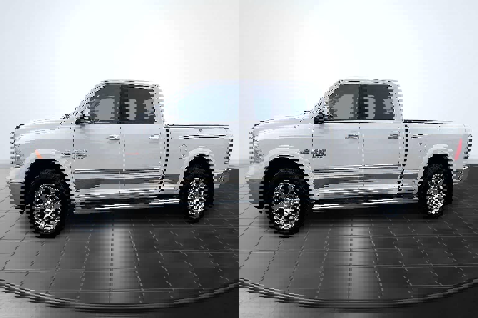 Used 2016 RAM 1500 Laramie image 3