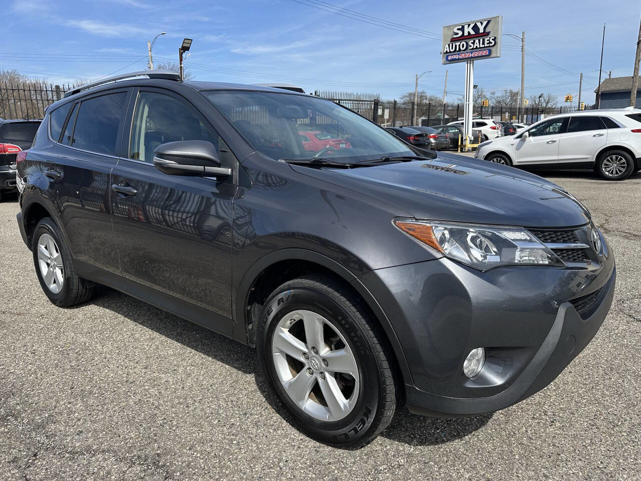 Used 2014 Toyota RAV4 XLE AWD/4WD image 1