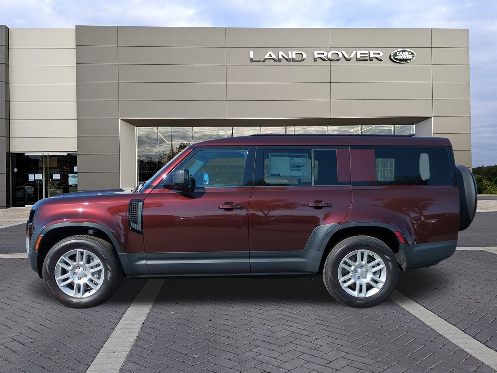 New 2025 Land Rover Defender 130 S image 8