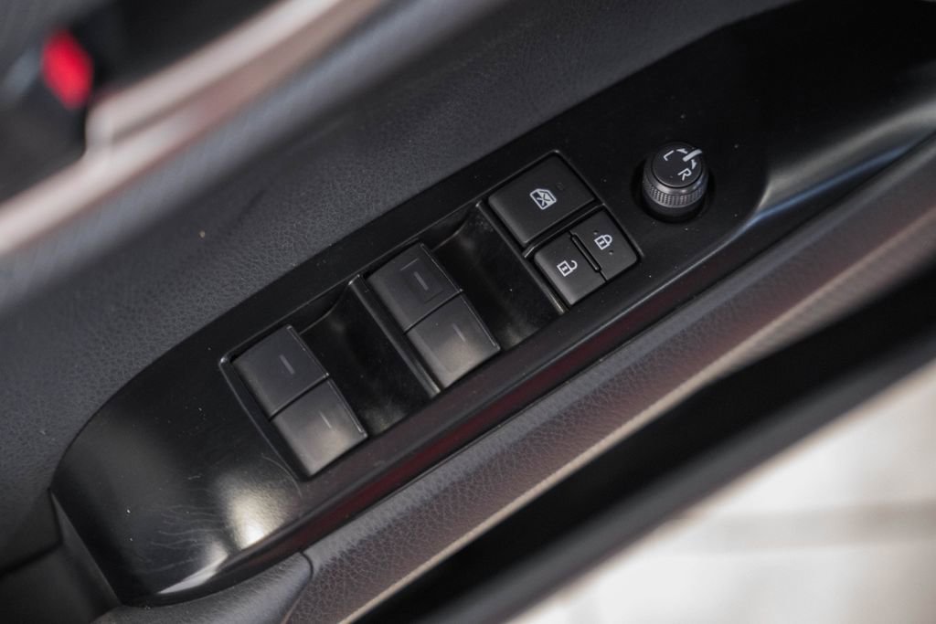 Used 2025 Toyota Camry SE image 38