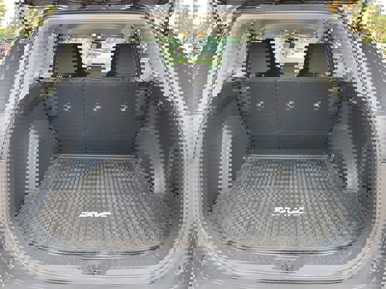 Used 2019 Toyota RAV4 LE image 8