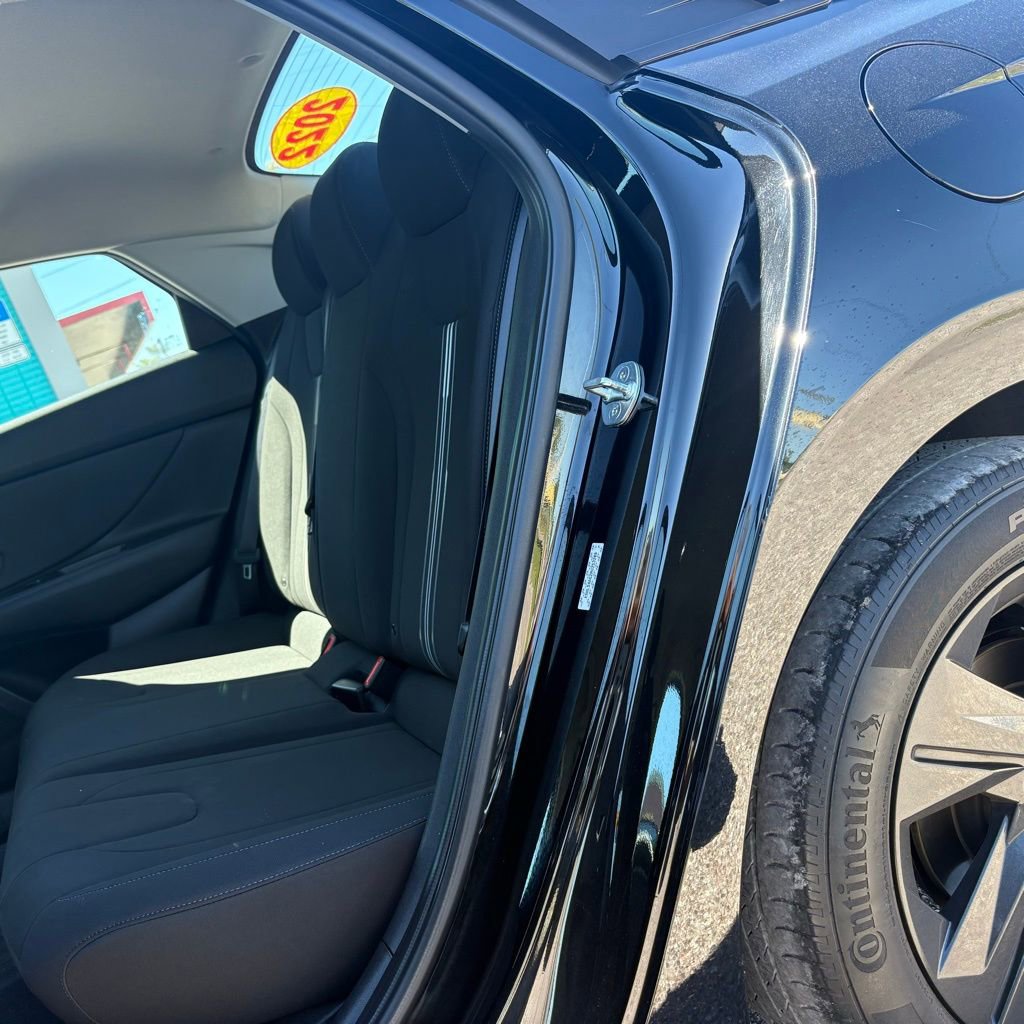 Used 2022 Hyundai Elantra SEL w/ Convenience Package image 11