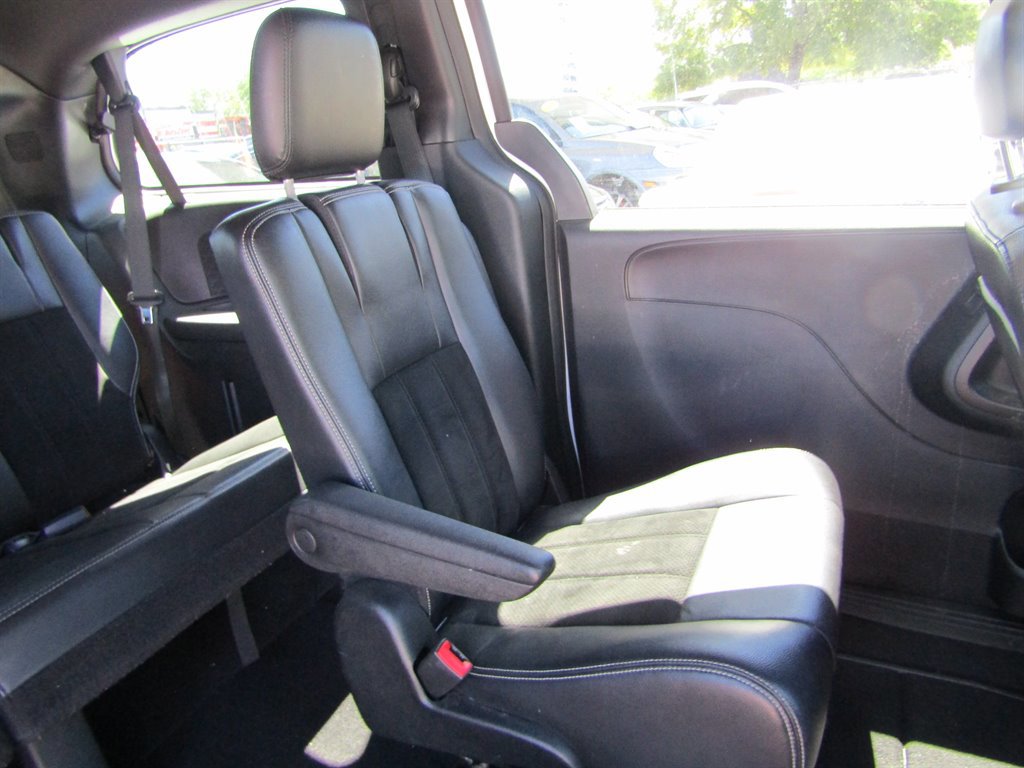 Used 2014 Dodge Grand Caravan SXT FWD image 6