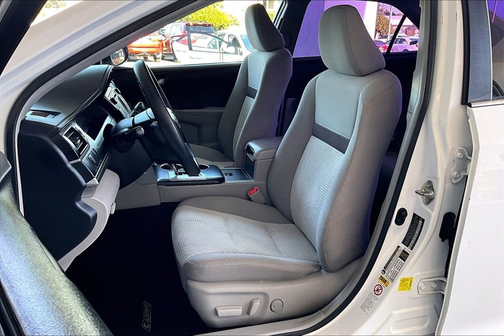 Used 2014 Toyota Camry LE image 21