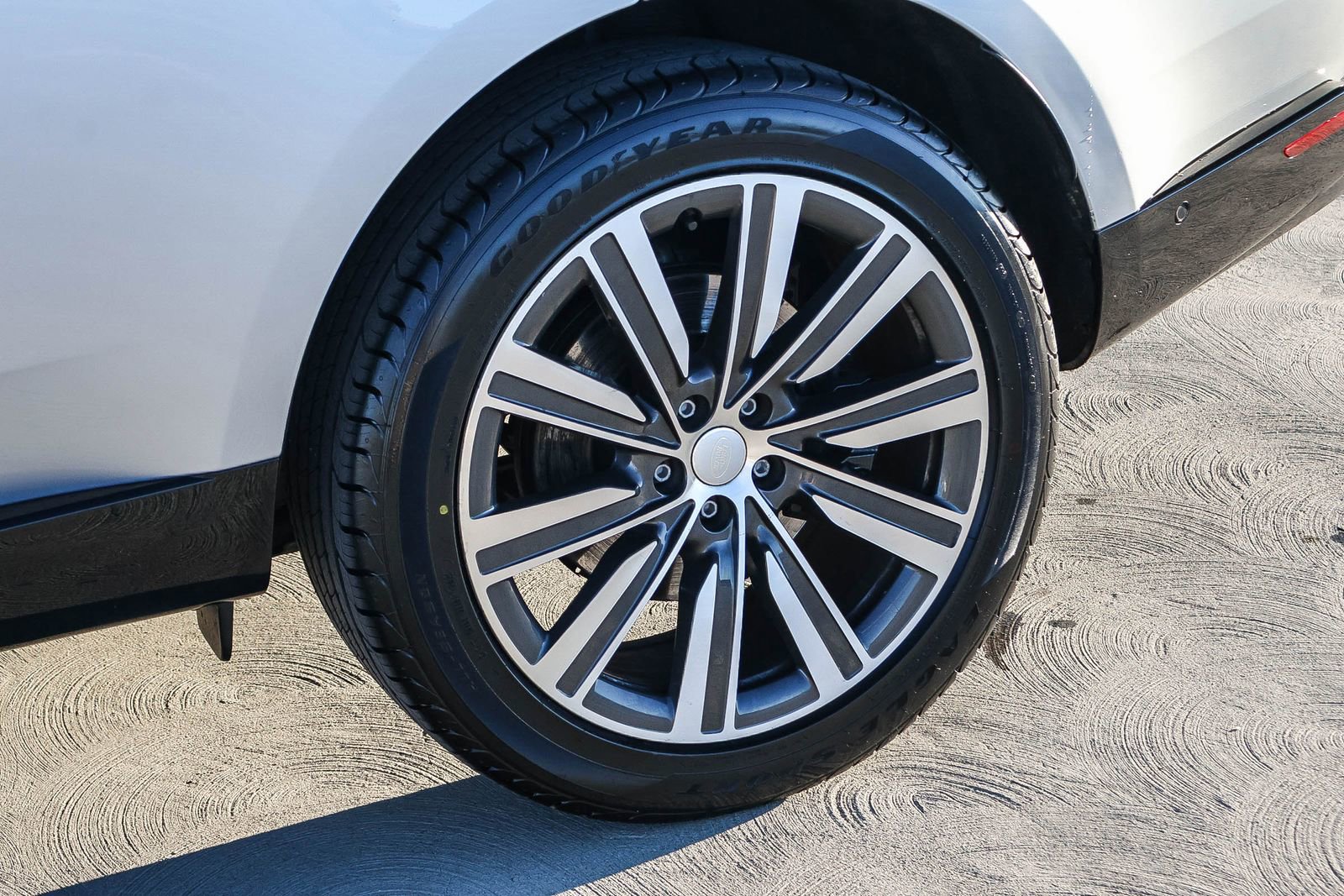 Certified 2023 Land Rover Range Rover SE image 9