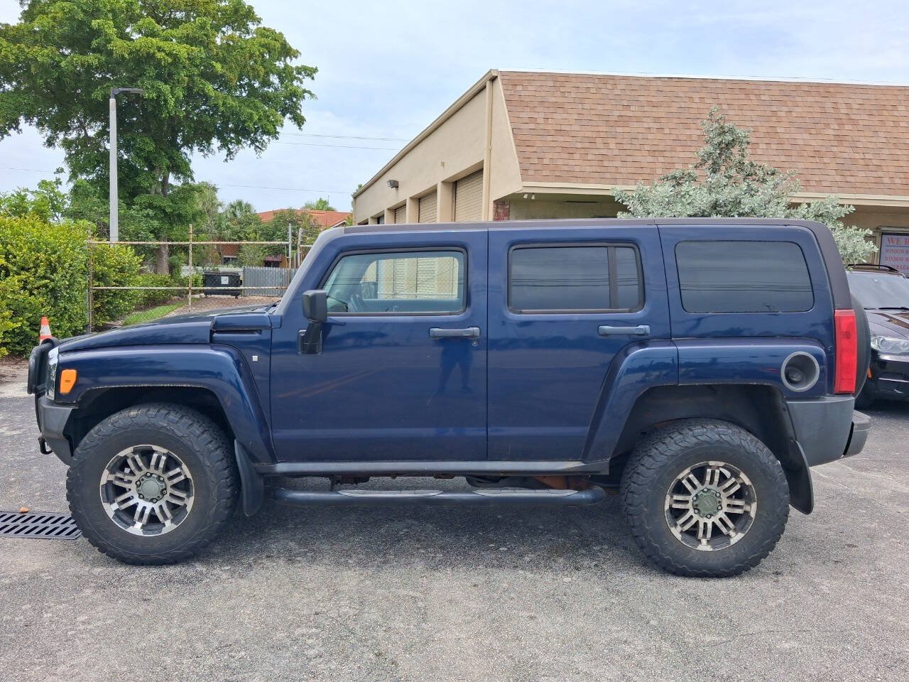 Used 2007 HUMMER H3 AWD/4WD image 1