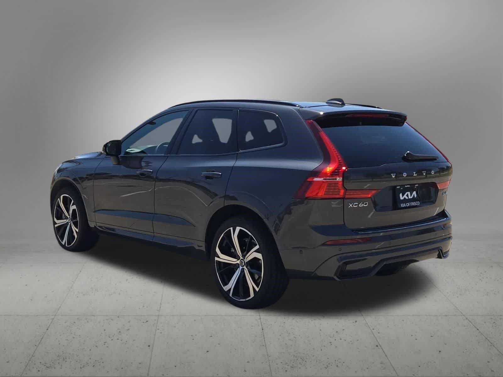 Used 2022 Volvo XC60 B6 R-Design w/ Advanced Package AWD/4WD image 4