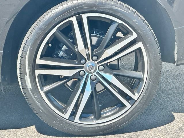 Used 2019 Volvo XC60 T5 R-Design w/ Protection Package Premier AWD/4WD image 7