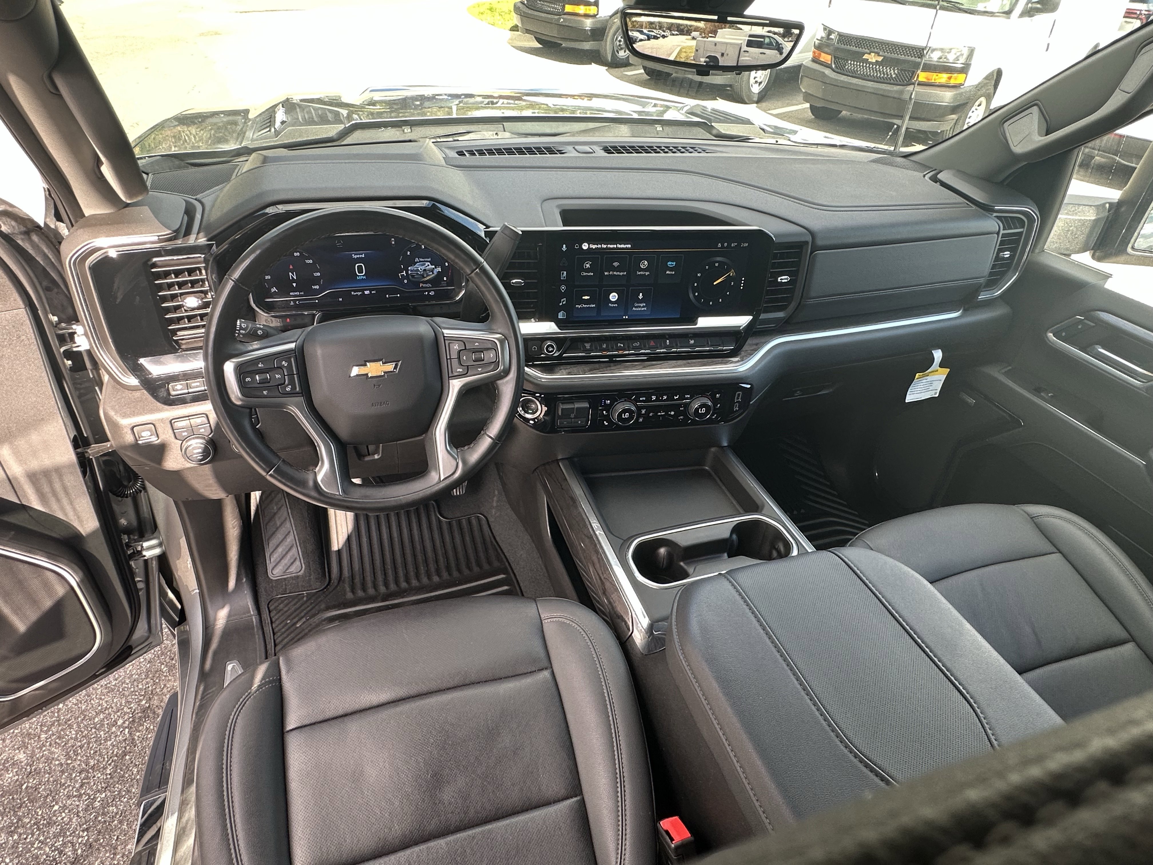 Used 2025 Chevrolet Silverado 3500 LTZ w/ LTZ Premium Package image 38