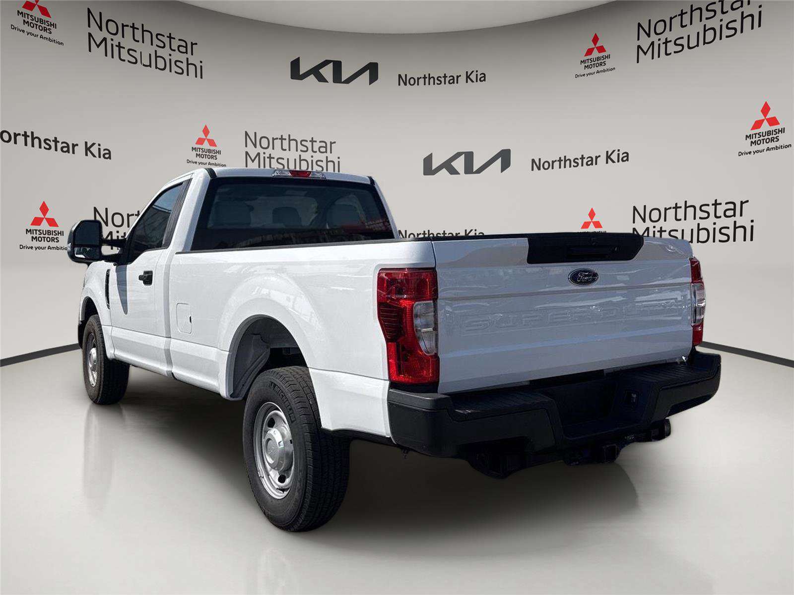 Used 2022 Ford F250 XL w/ Power Equipment Group image 3