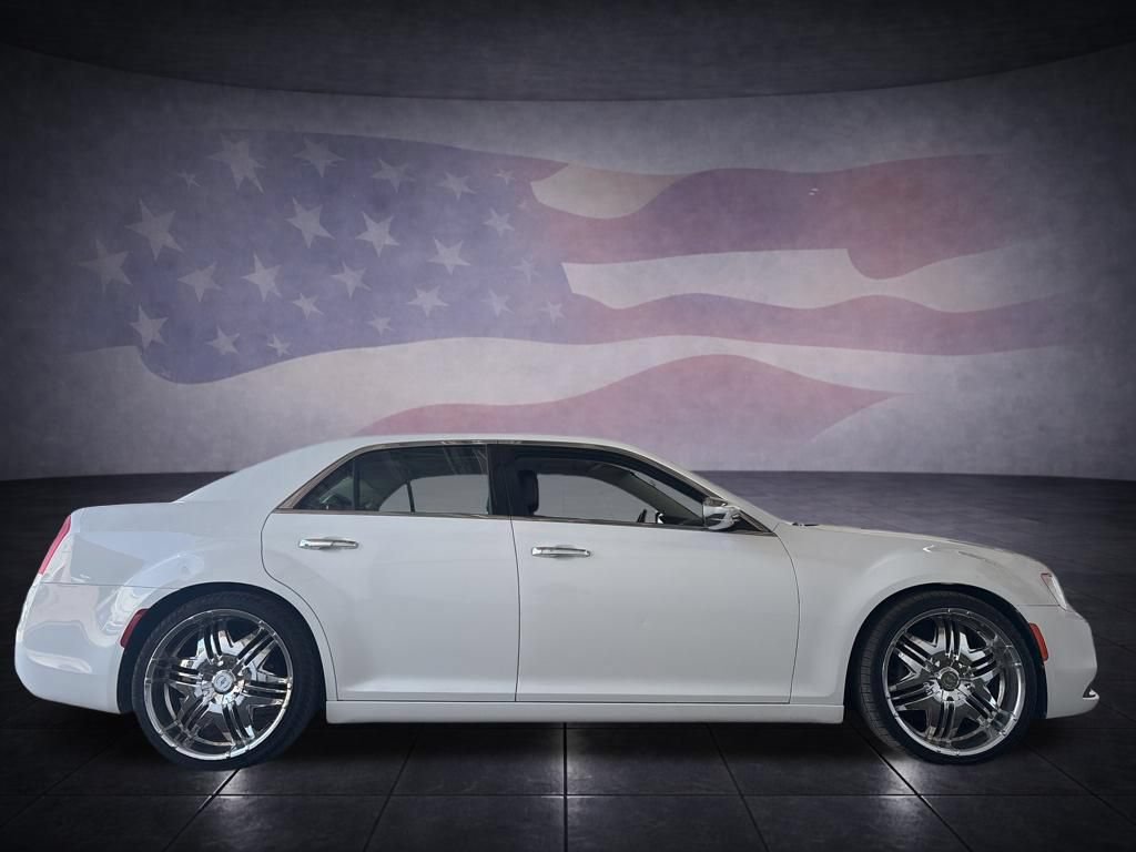 Used 2017 Chrysler 300 C RWD image 6