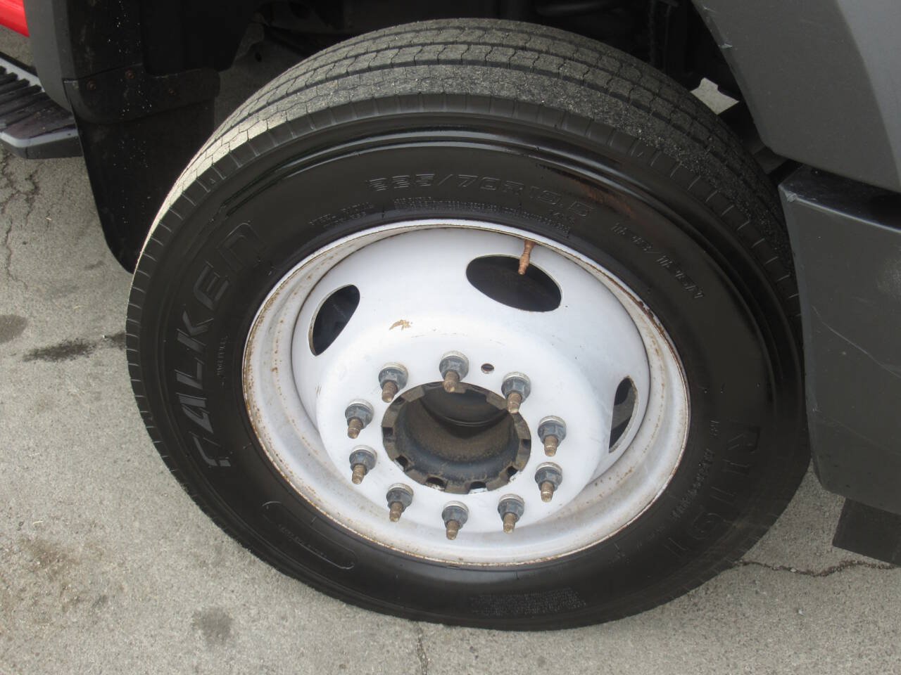 Used 2017 Ford F550 2WD Regular Cab Super Duty image 4