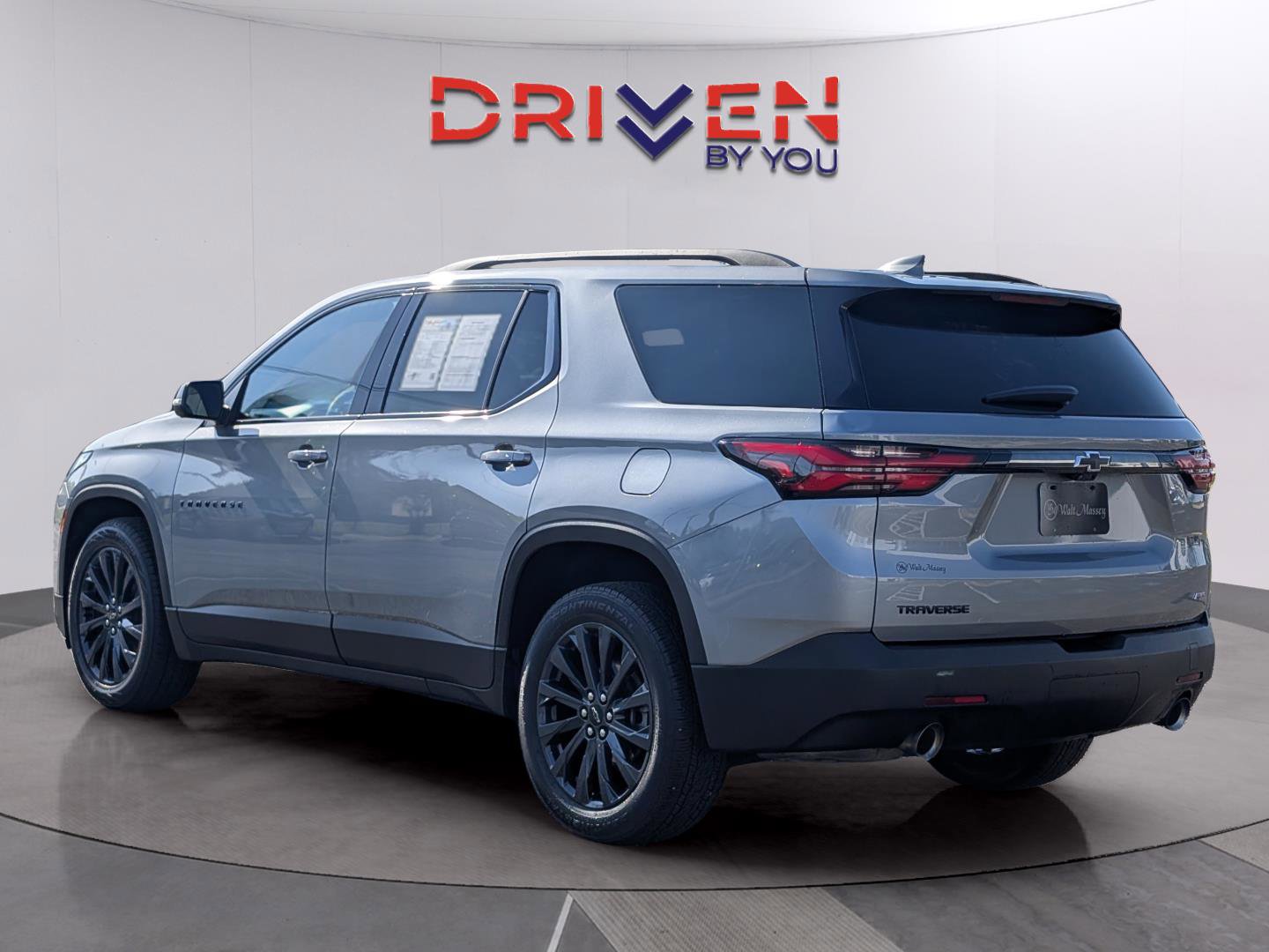 Used 2023 Chevrolet Traverse RS image 3