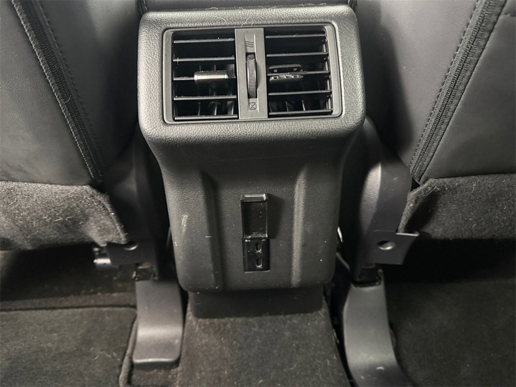 Used 2020 Mitsubishi Outlander SE image 28