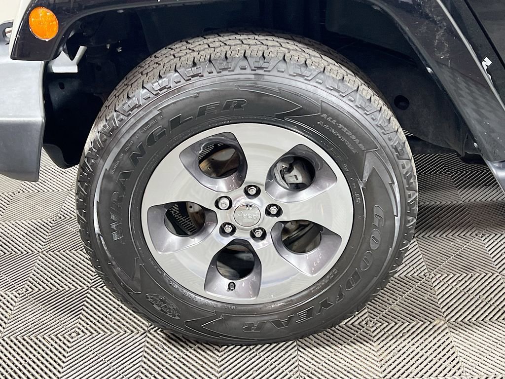 Used 2017 Jeep Wrangler Unlimited Sahara w/ Max Tow Package image 28