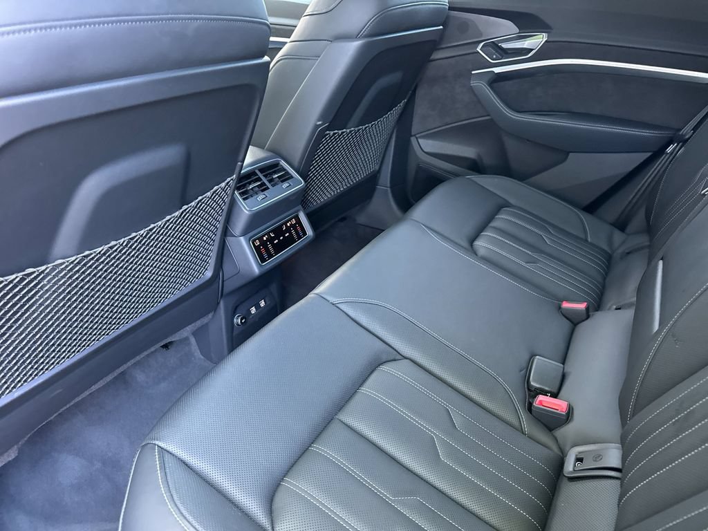 Used 2019 Audi e-tron Prestige w/ Prestige Package AWD/4WD image 15
