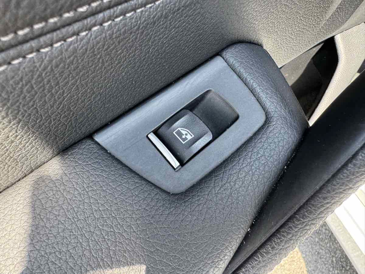 Used 2019 BMW 530i w/ Convenience Package RWD image 43