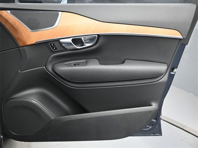 Used 2024 Volvo XC90 T8 Plus w/ Protection Package Premier image 31