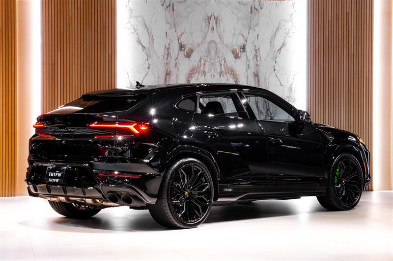 Used 2025 Lamborghini Urus SE AWD/4WD image 4
