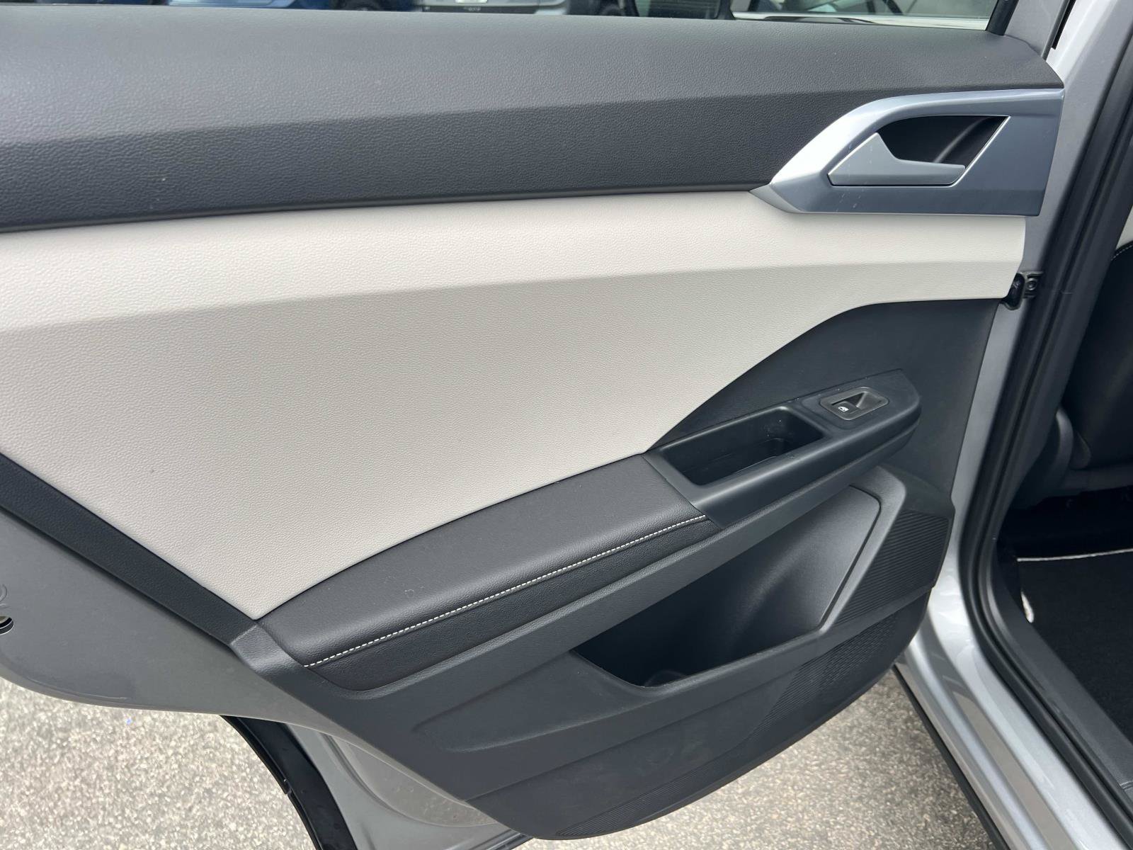 New 2026 Volkswagen Taos SE FWD image 20