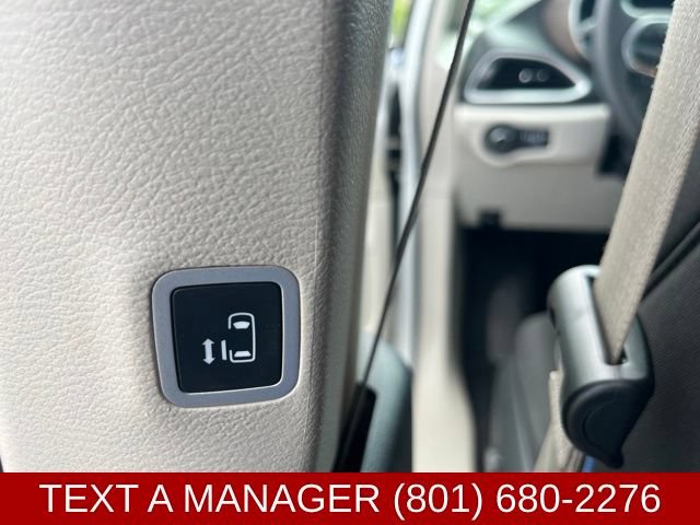 Used 2022 Chrysler Voyager LX FWD image 19
