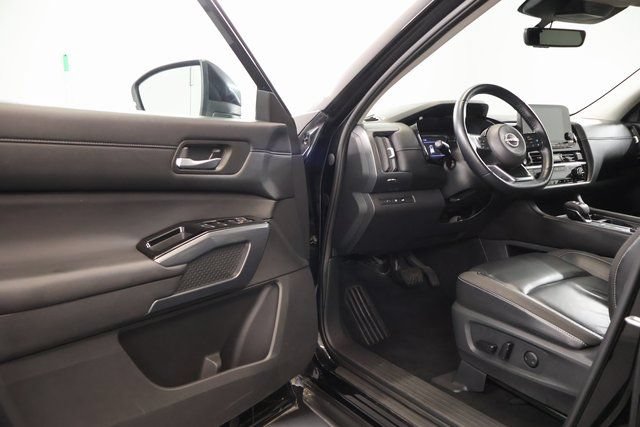 Used 2025 Nissan Pathfinder SL AWD/4WD image 6