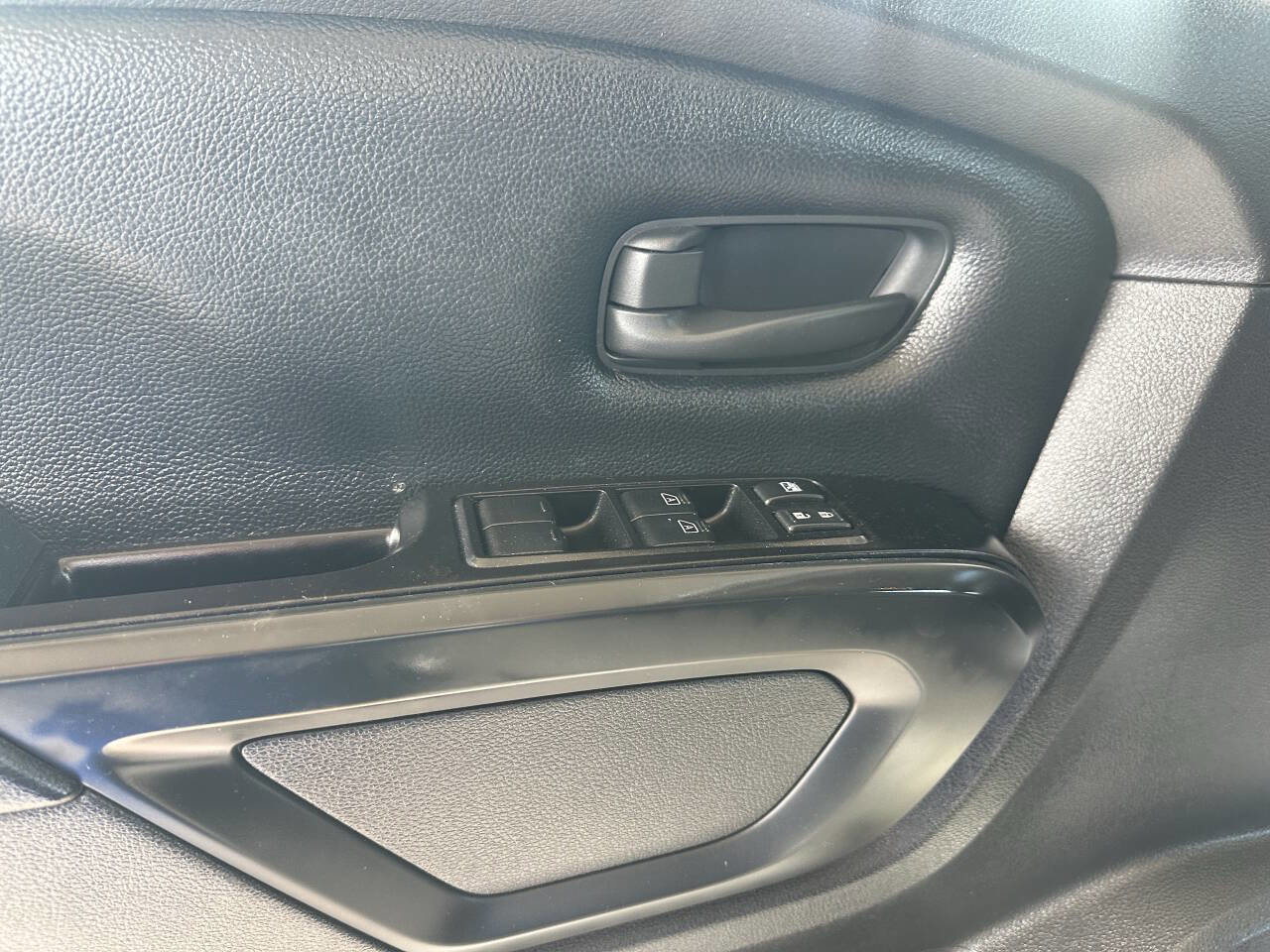 Used 2017 Nissan Titan S RWD image 10