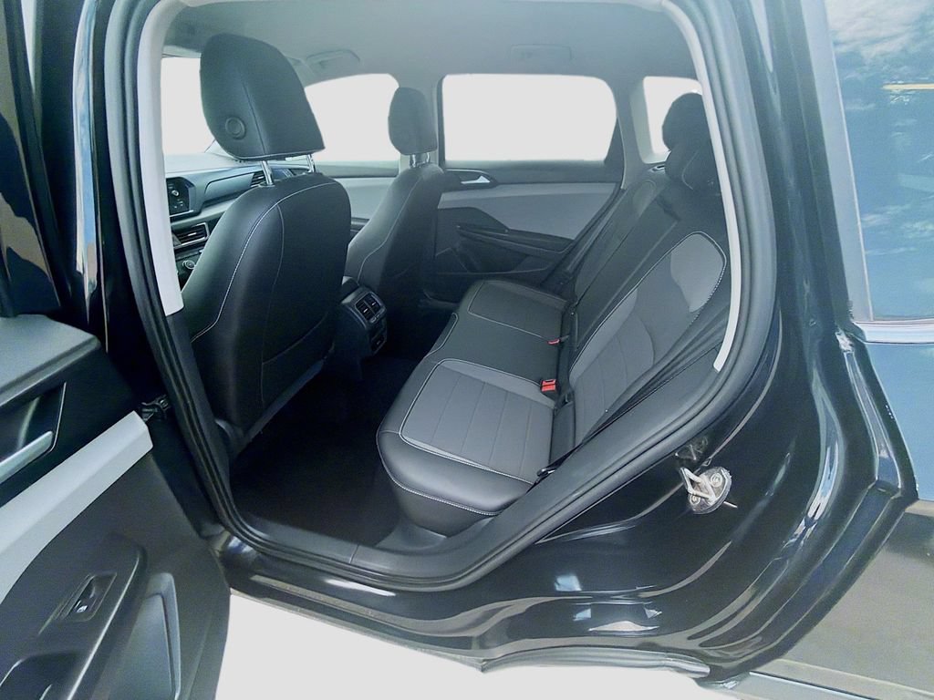 Used 2022 Volkswagen Taos SE FWD image 23
