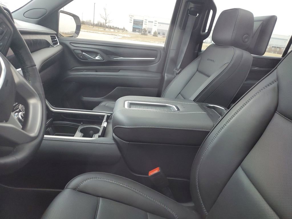 Used 2024 GMC Yukon XL Denali w/ Advanced Technology Package image 8