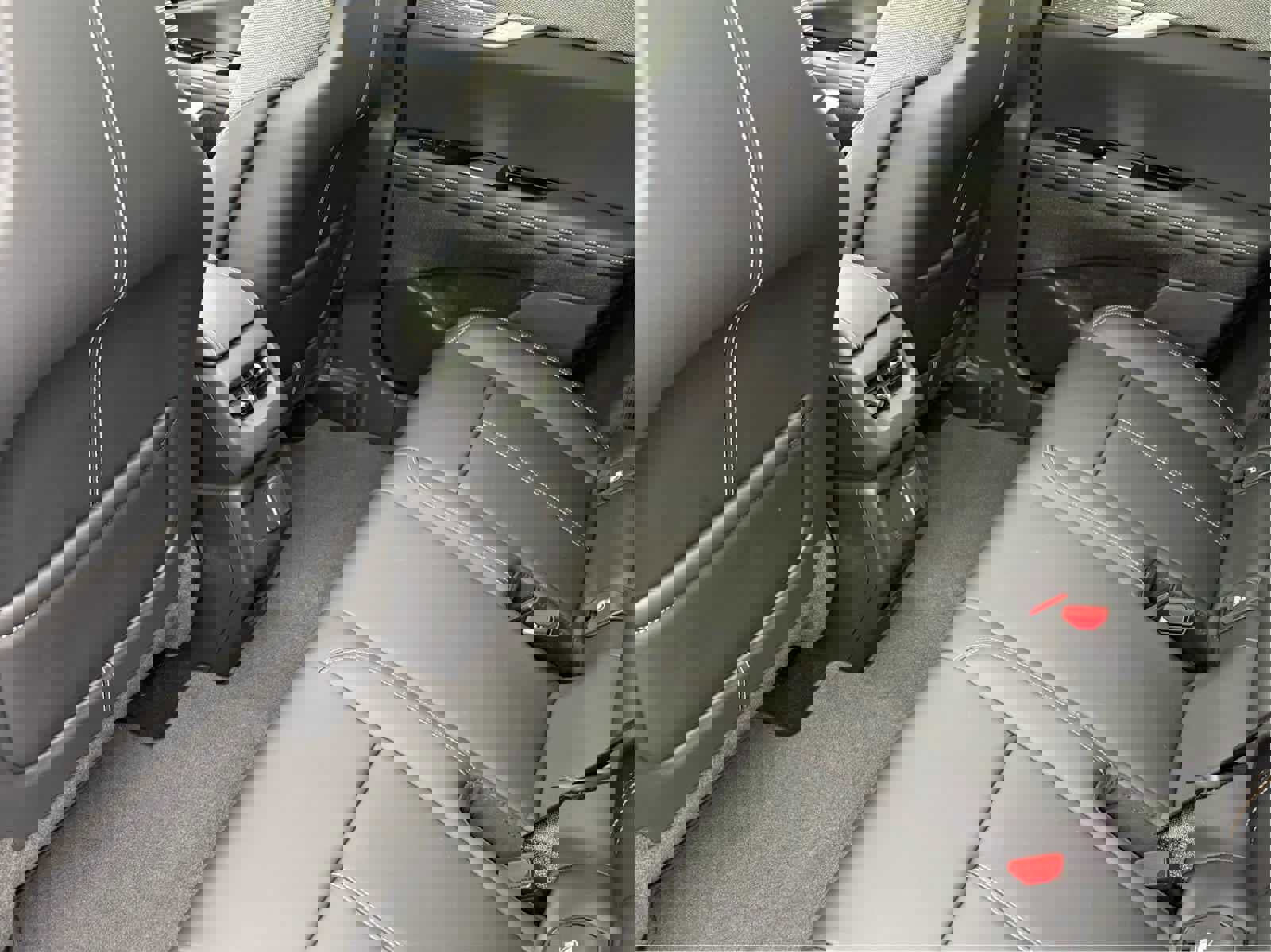 Used 2025 Cadillac Optiq Luxury 1 image 9