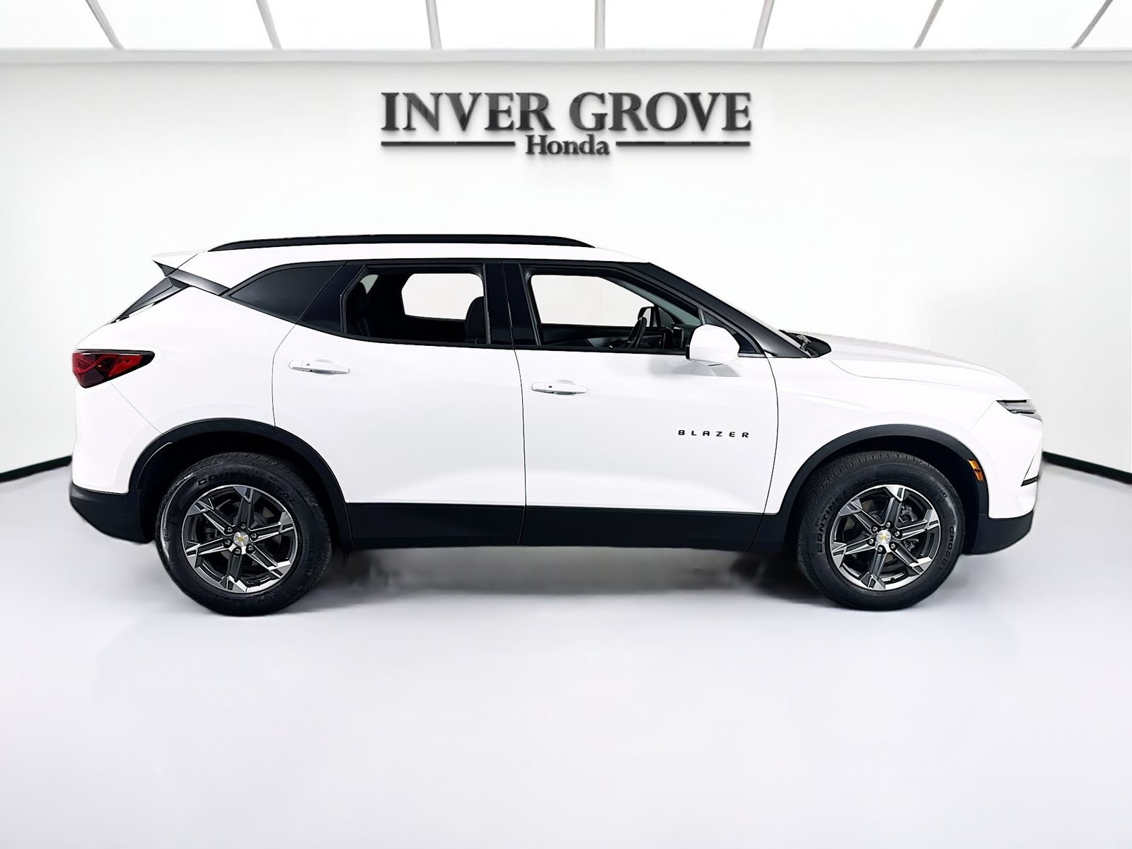 Used 2024 Chevrolet Blazer LT w/ Convenience Package AWD/4WD image 4