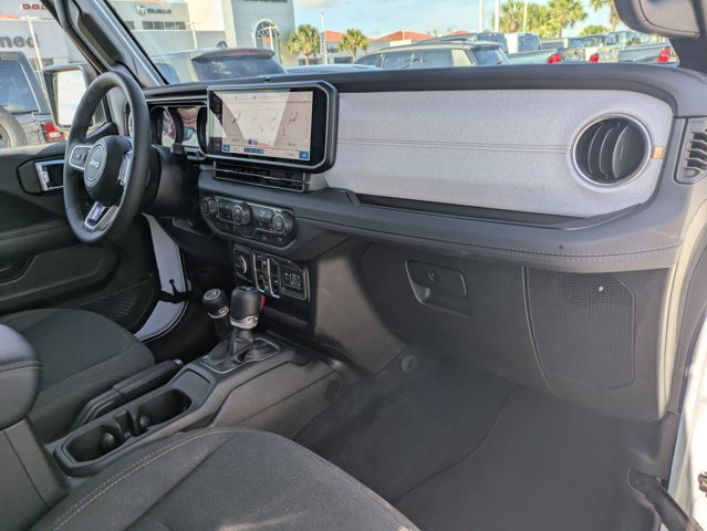 Used 2026 Jeep Wrangler Unlimited Sahara AWD/4WD image 18