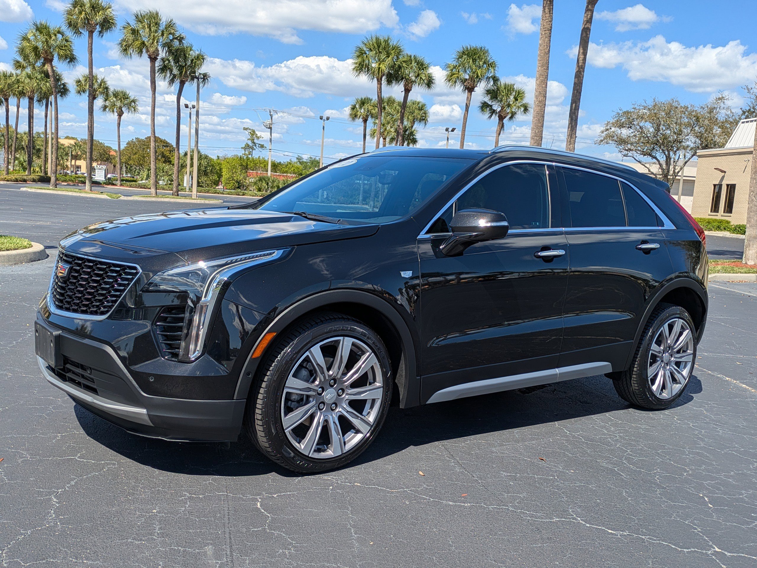 Used 2022 Cadillac XT4 Premium Luxury w/ Enhanced Visibility Package image 2