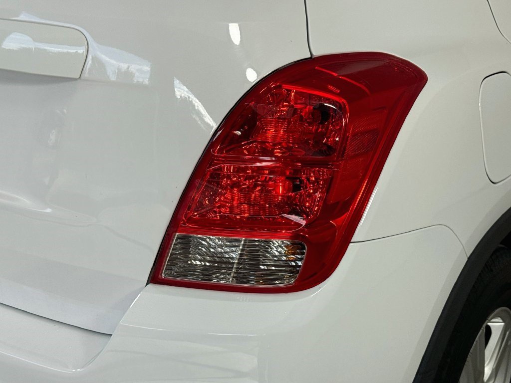 Used 2020 Chevrolet Trax LS FWD image 31