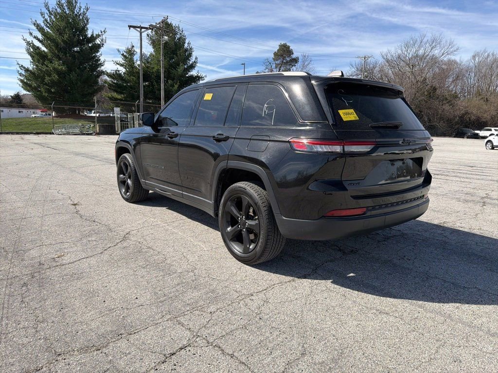 Used 2023 Jeep Grand Cherokee Altitude image 10