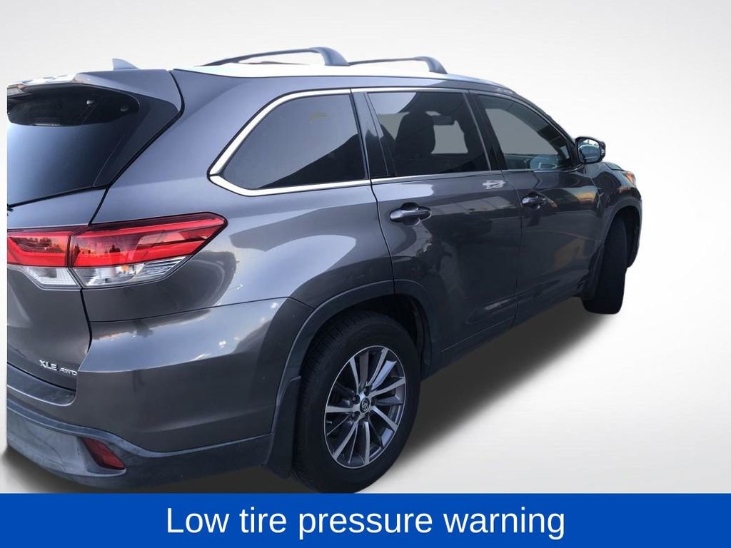 Used 2017 Toyota Highlander XLE AWD/4WD image 6