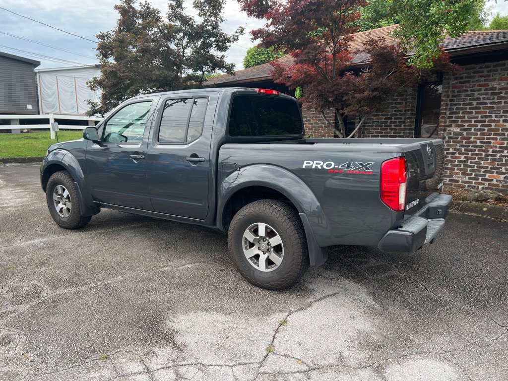 Used 2010 Nissan Frontier PRO-4X w/ Pro-4x Value Truck Pkg AWD/4WD image 2