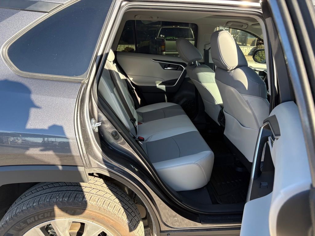Used 2025 Toyota RAV4 XLE Premium image 20