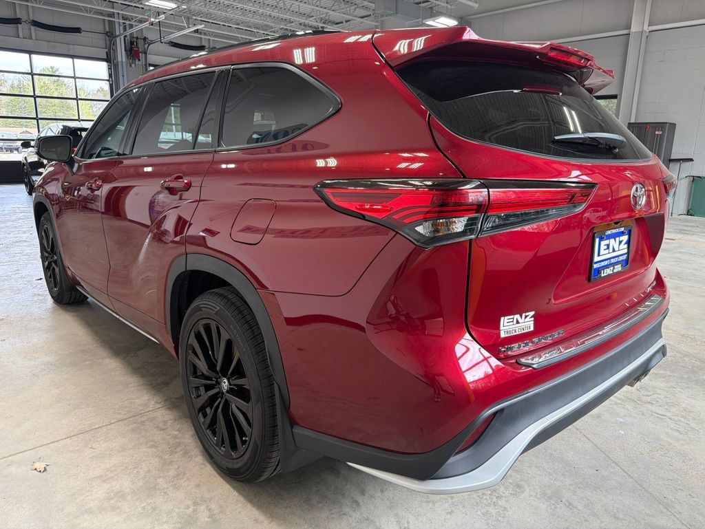 Used 2023 Toyota Highlander XSE AWD/4WD image 5