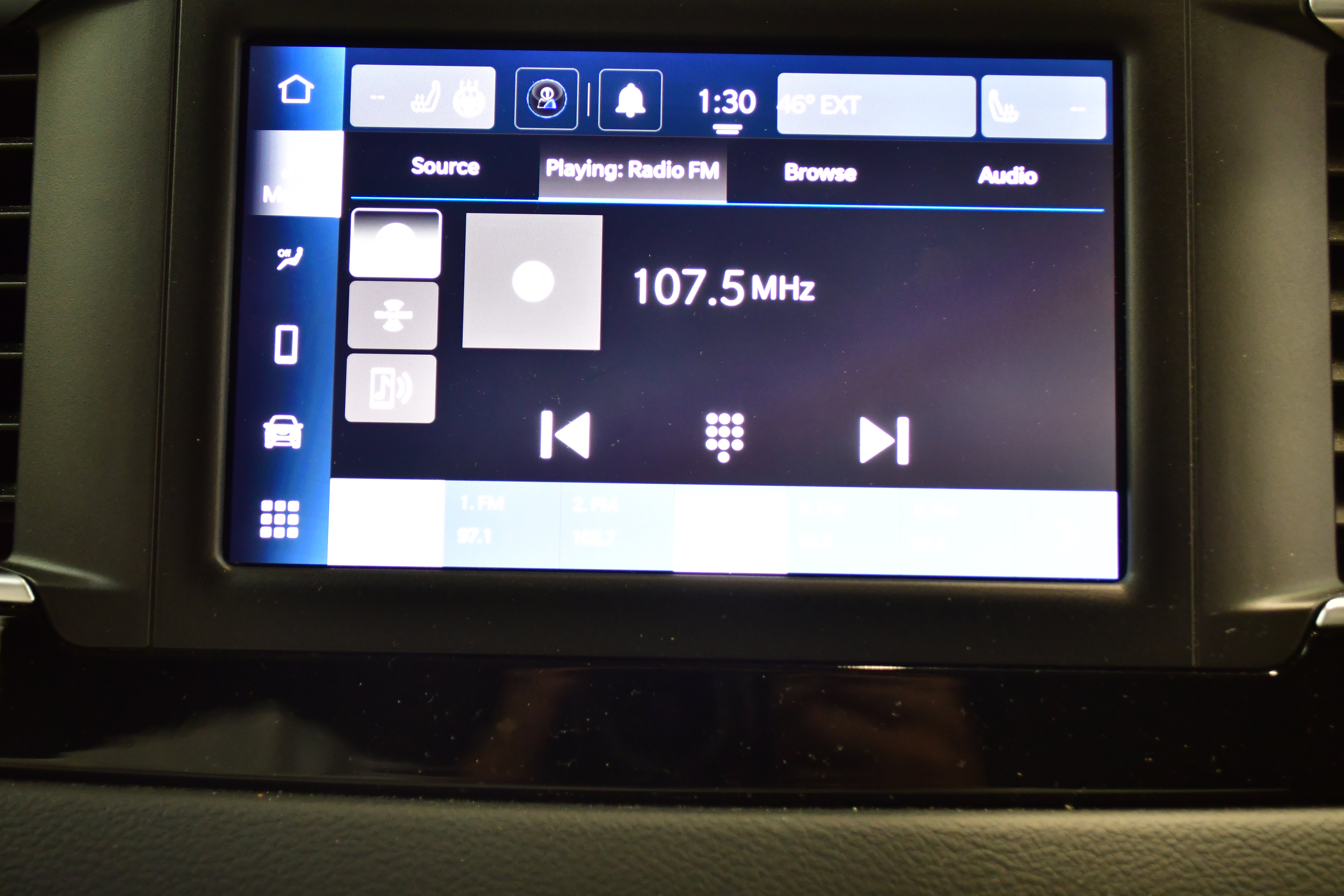 Used 2023 Chrysler Voyager LX FWD image 25