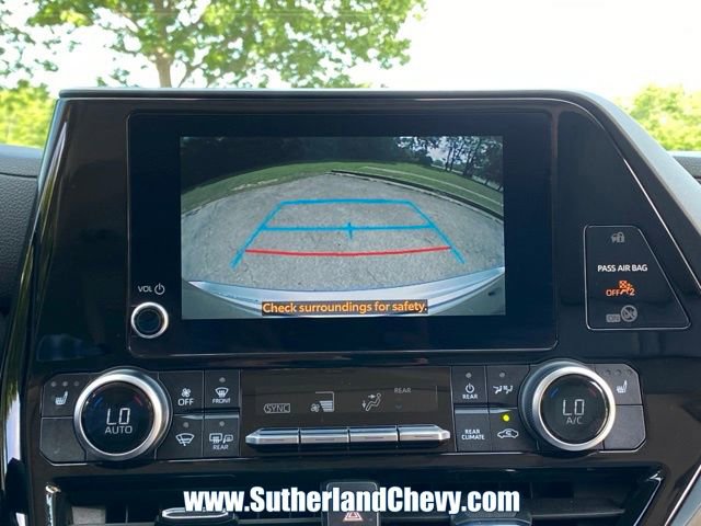 Used 2024 Toyota Highlander XLE AWD/4WD image 31