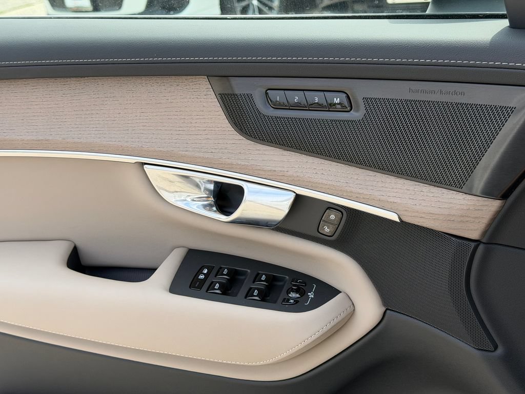 New 2026 Volvo XC90 B6 Plus w/ Protection Package Premier AWD/4WD image 33