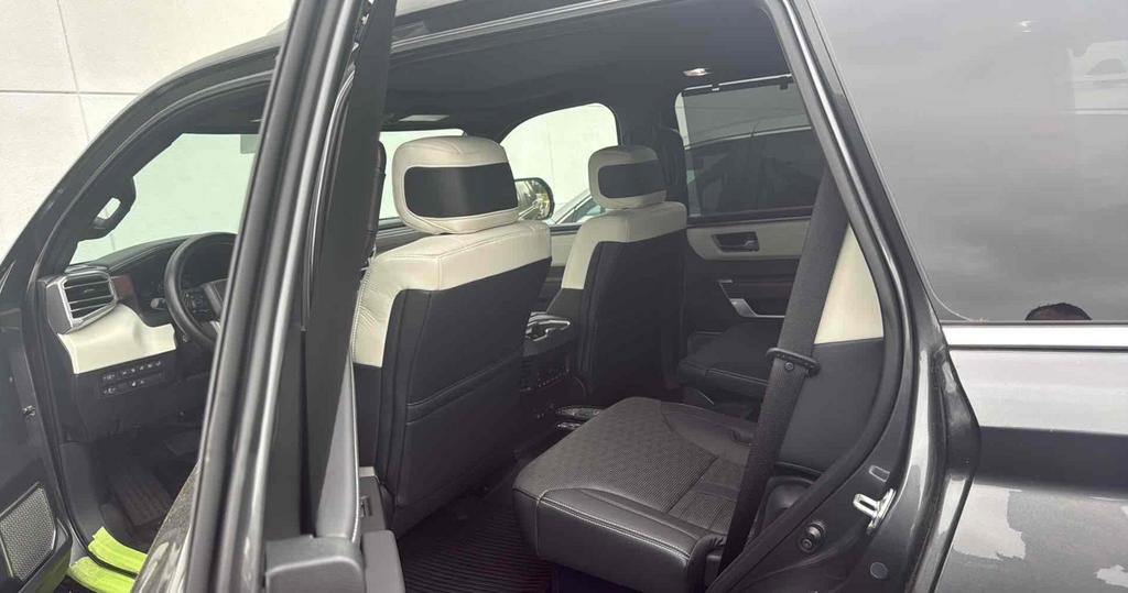 Used 2025 Toyota Sequoia Capstone AWD/4WD image 9
