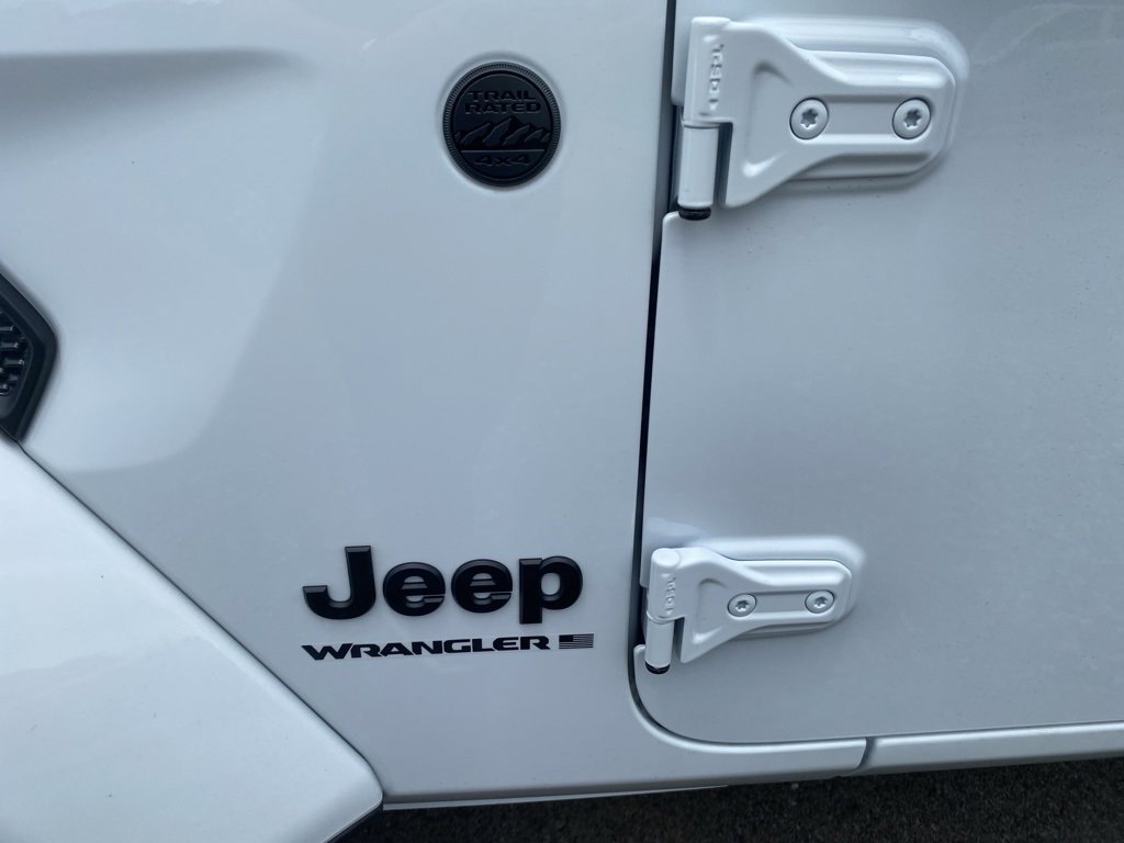 New 2025 Jeep Wrangler Sahara image 10