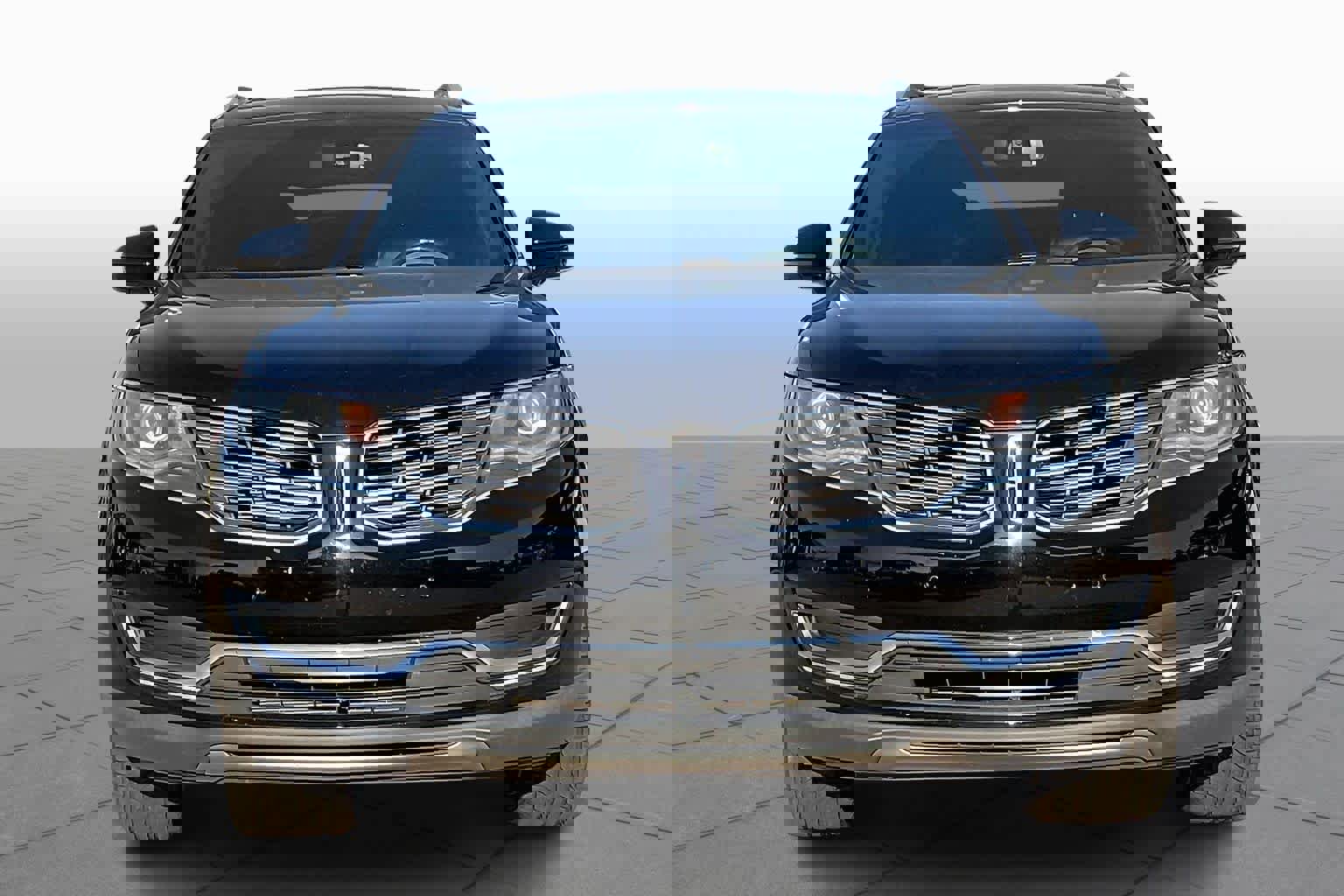 Used 2017 Lincoln MKX Reserve w/ Driver Assistance Package image 5