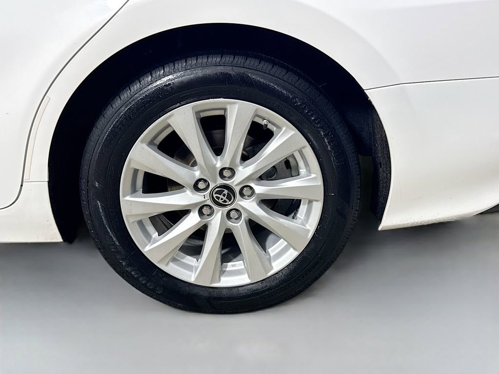 Certified 2018 Toyota Camry LE FWD image 28
