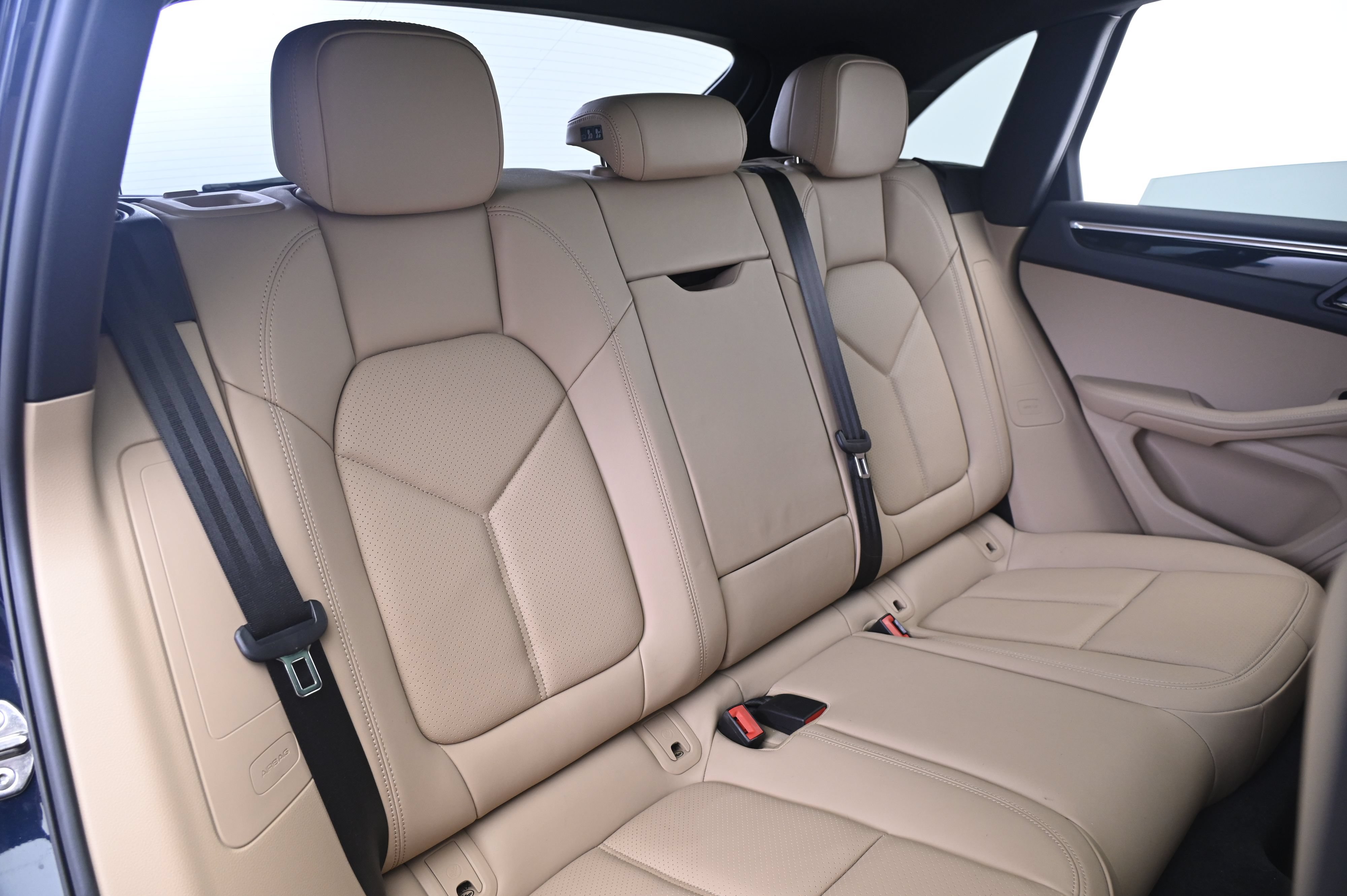 Certified 2022 Porsche Macan AWD/4WD image 19