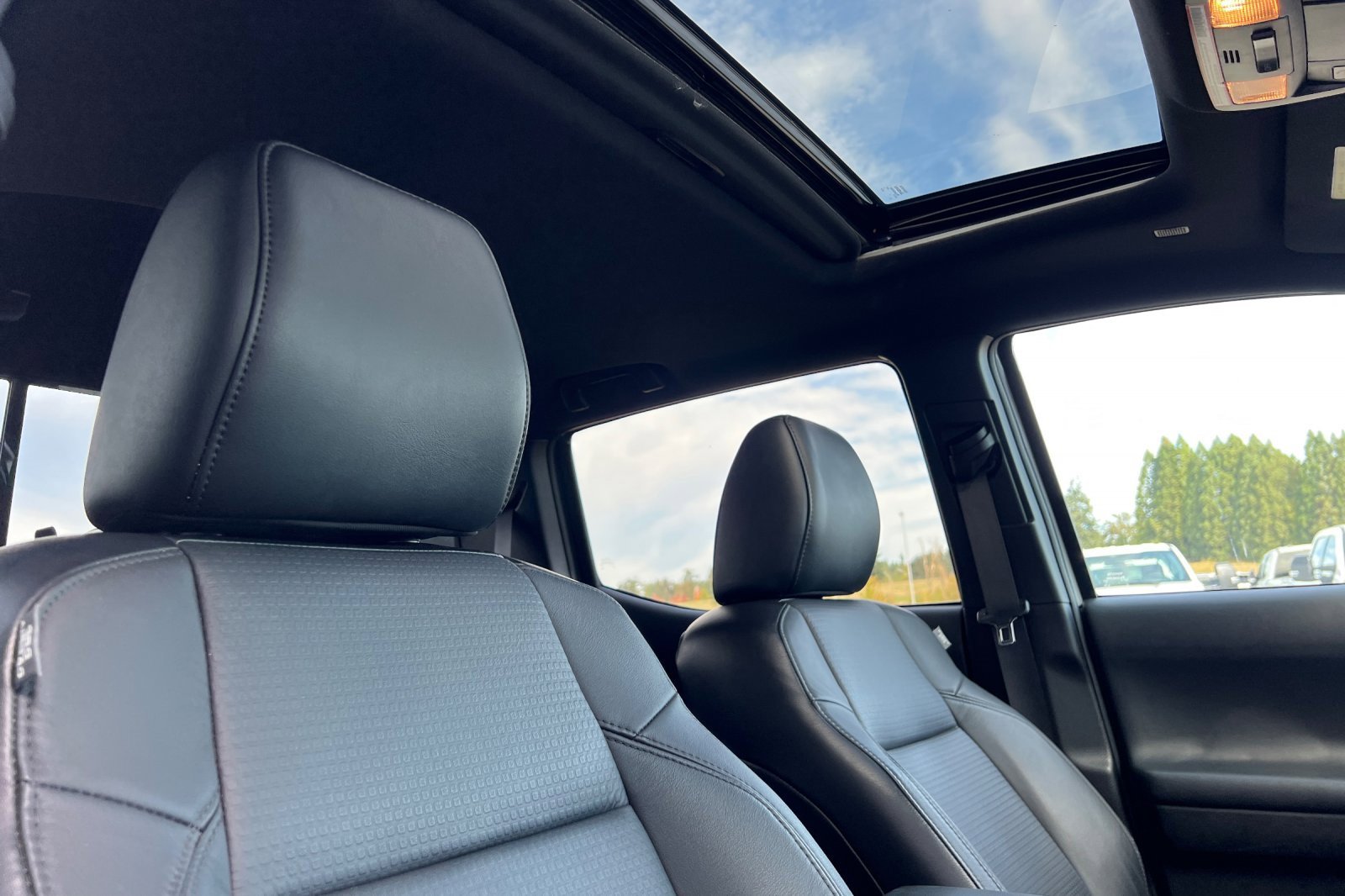 Used 2023 Toyota Tacoma Limited w/ Black Out Package (TMS) image 16