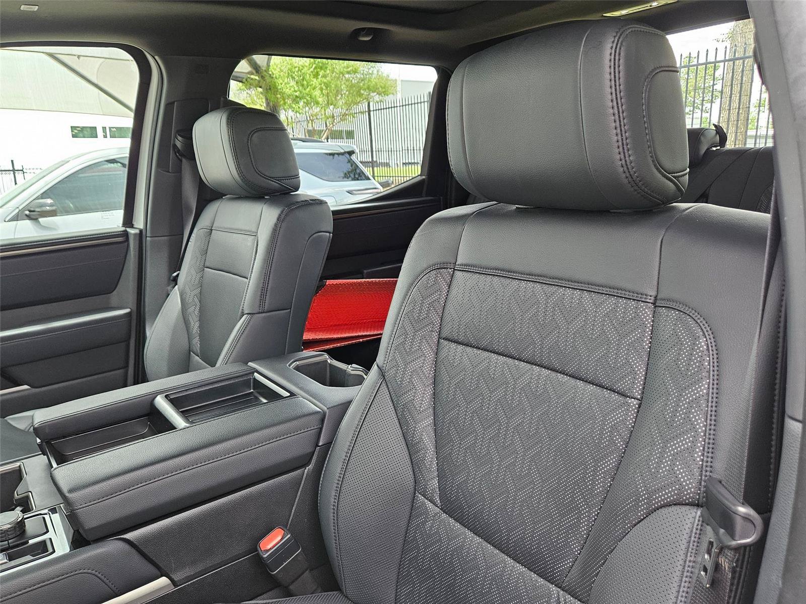 Used 2025 Toyota Tundra Limited AWD/4WD image 10